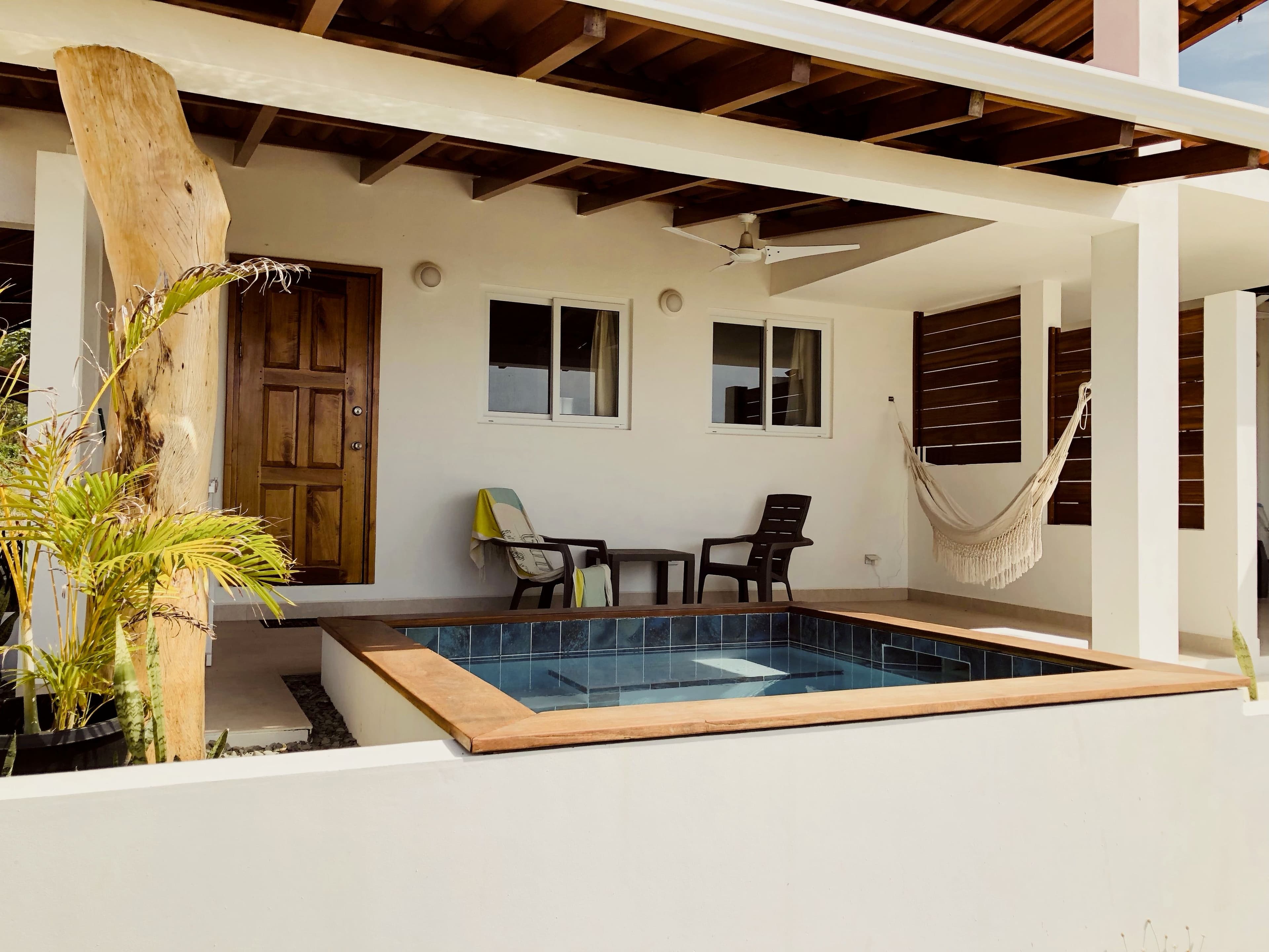 Sunrise apartment with communal pool – 1